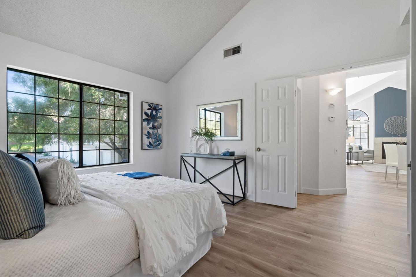 2890 Buena Crest Court