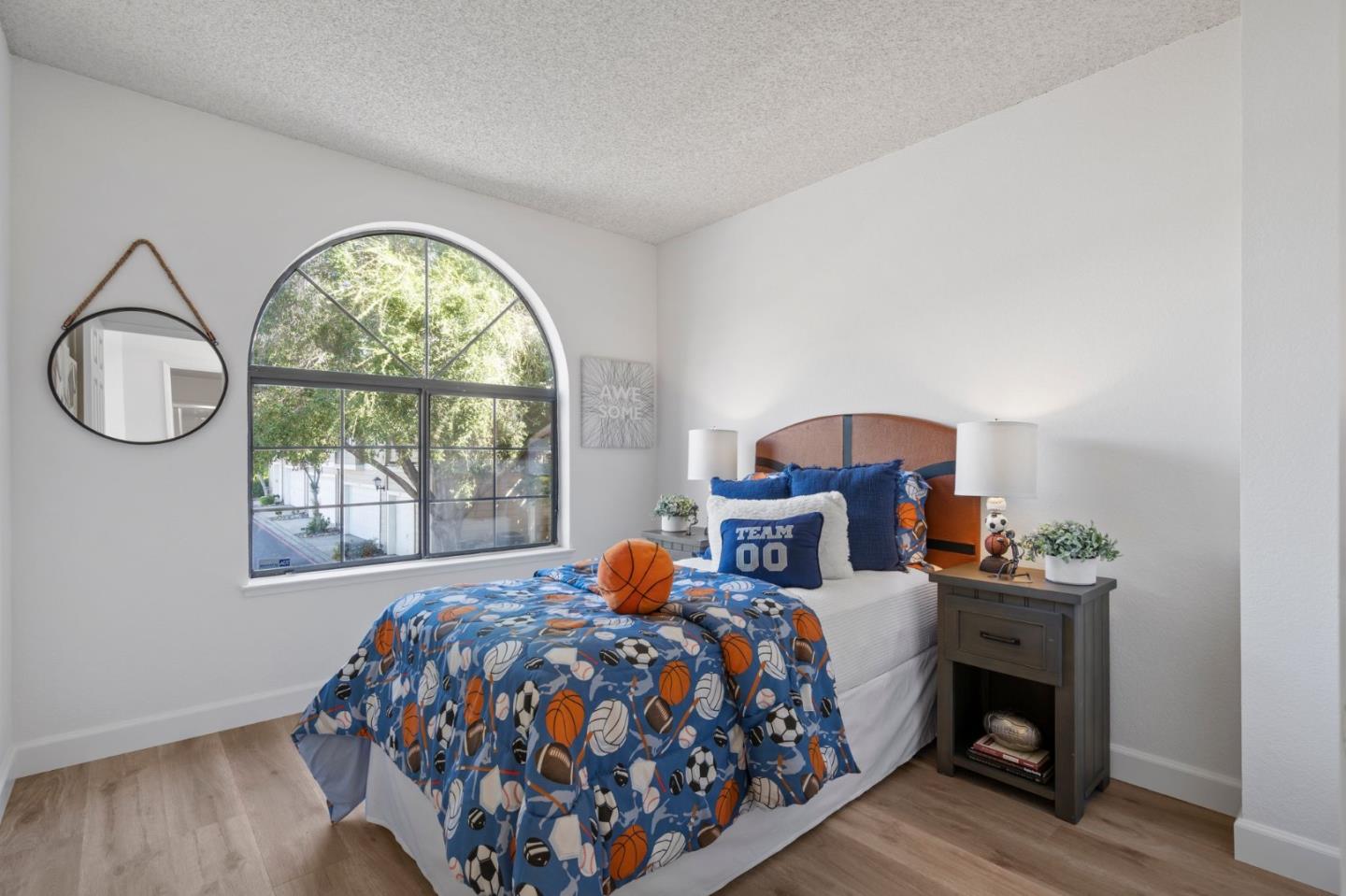 2890 Buena Crest Court