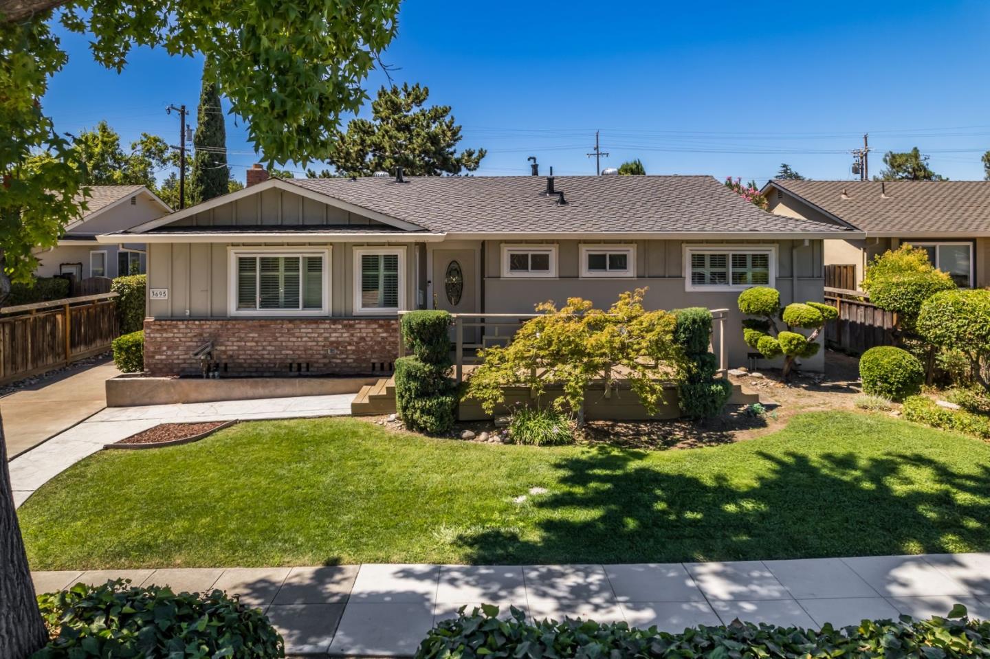 3695 Justine DR