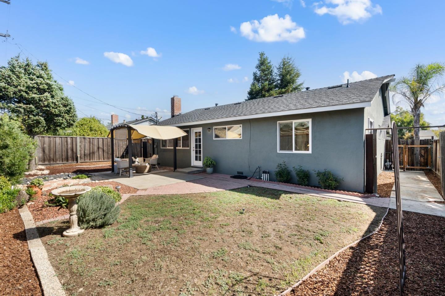 3543 Irlanda WAY