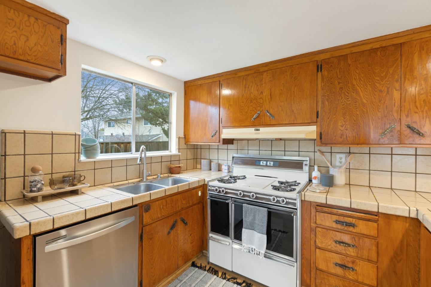 1723 Almond Blossom LN