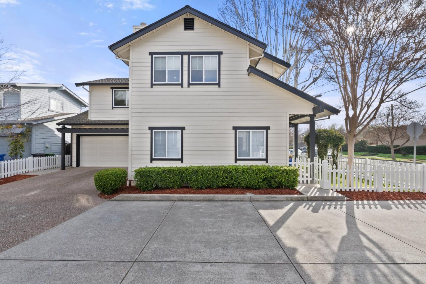 132 Della CT