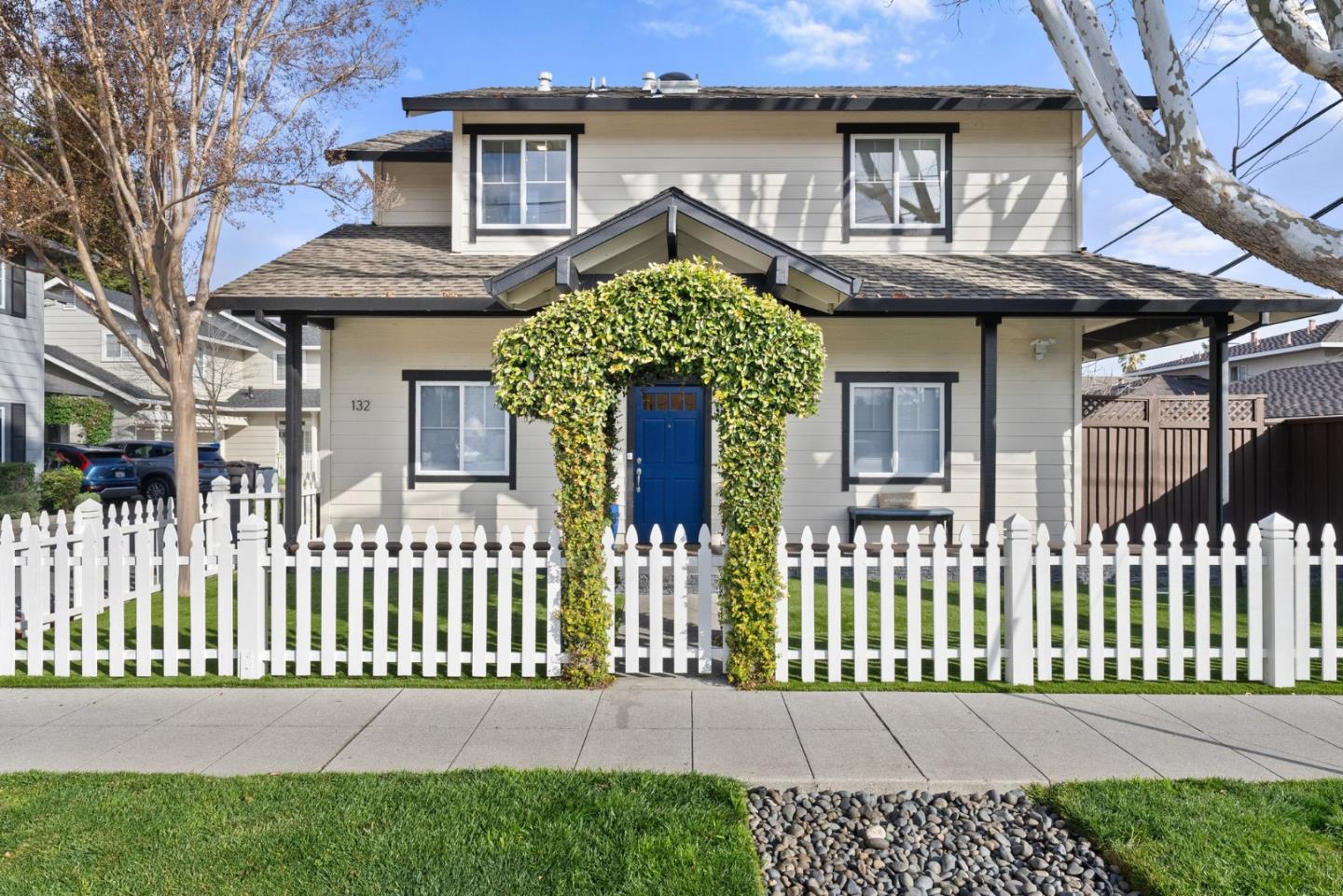 132 Della CT