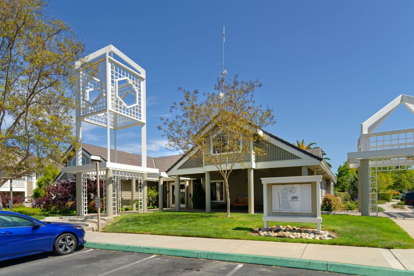 5947 Lake Hennessy Court