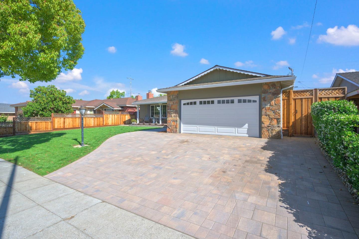 1682 Noreen Drive