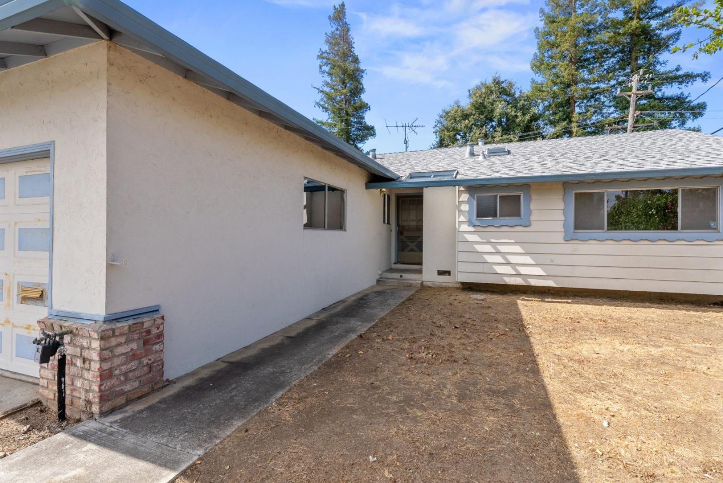 1579 Heron Avenue
