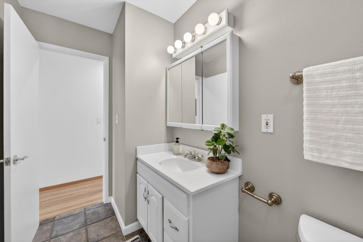 4012 Laurelglen Court