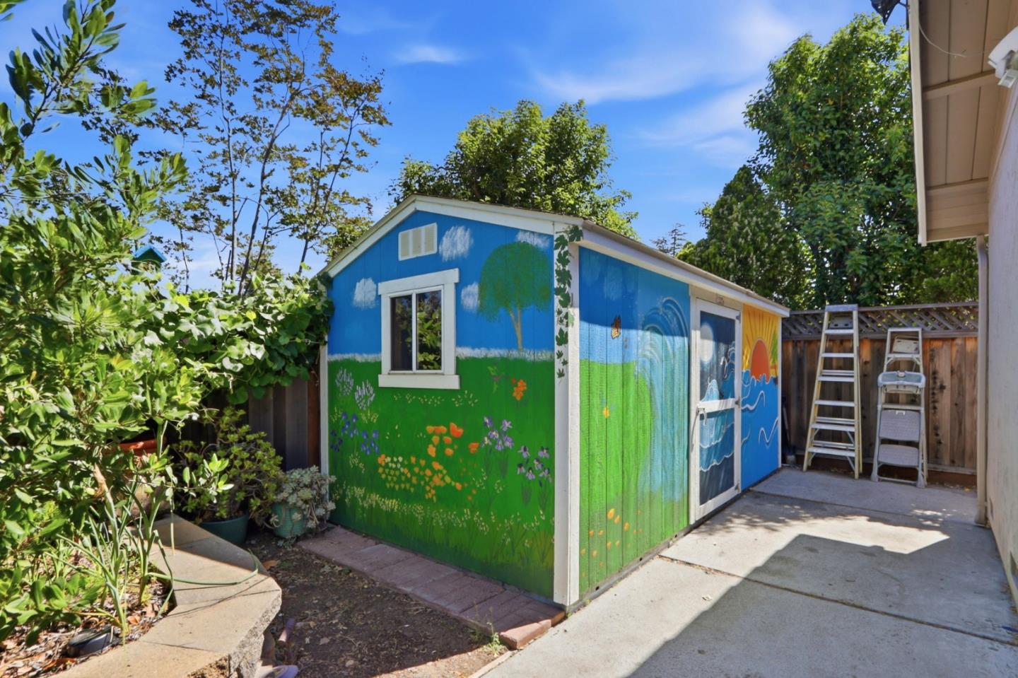 1407 Redmond AVE