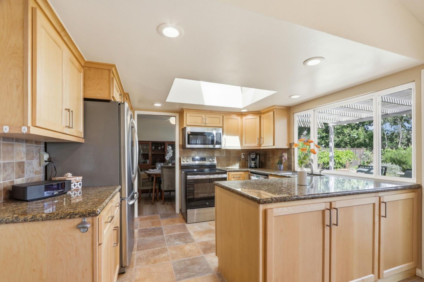 1407 Redmond AVE