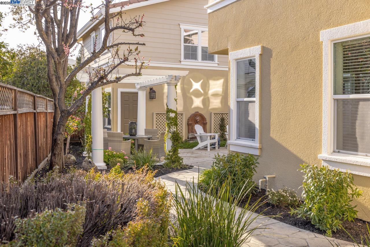 1508 Whispering Oaks Way