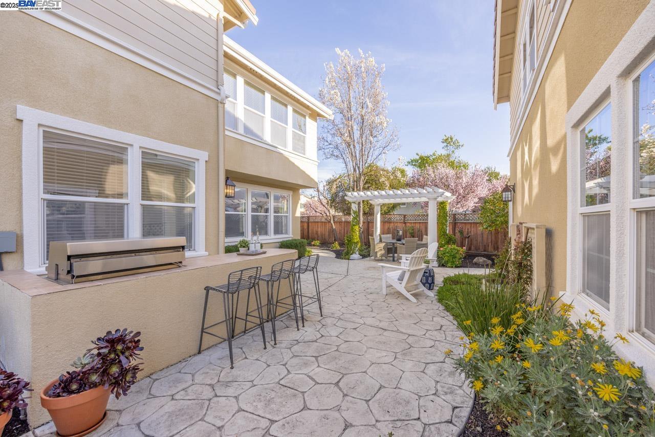 1508 Whispering Oaks Way