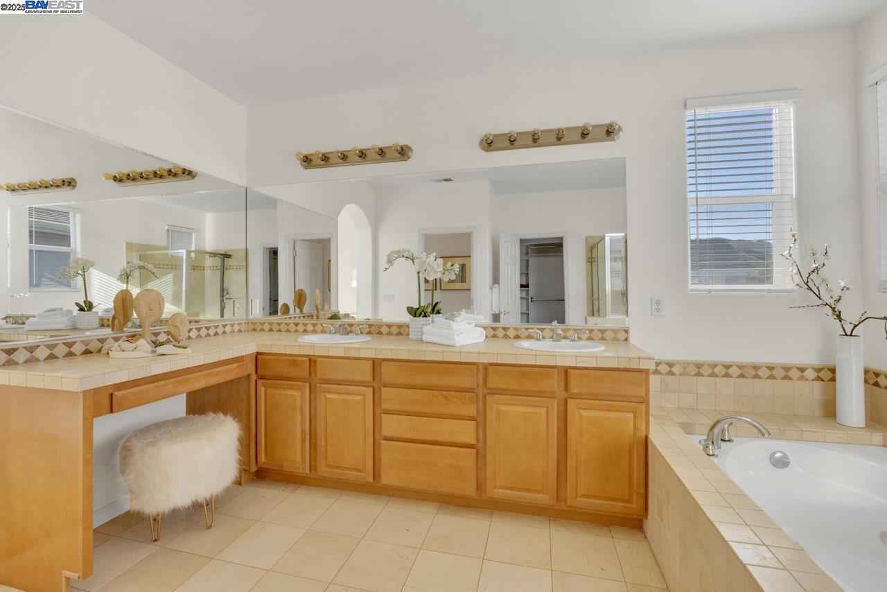 1508 Whispering Oaks Way