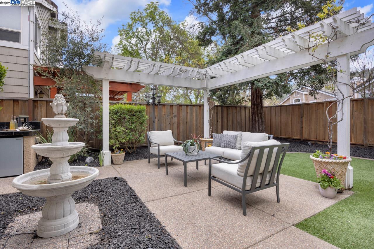 2540 Tapestry Way