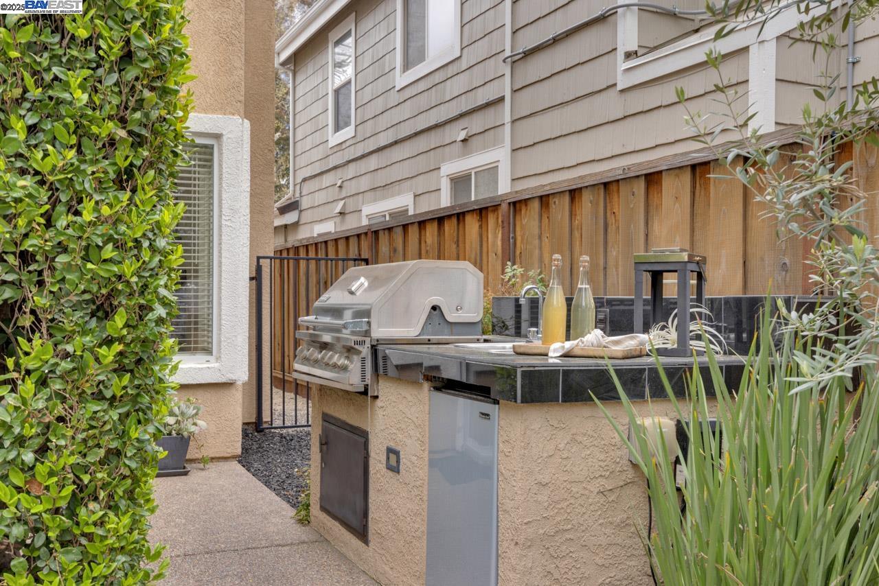 2540 Tapestry Way