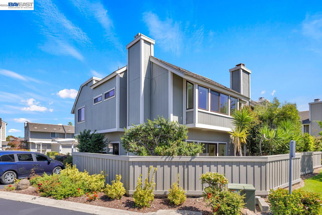 828 Columba Ln
