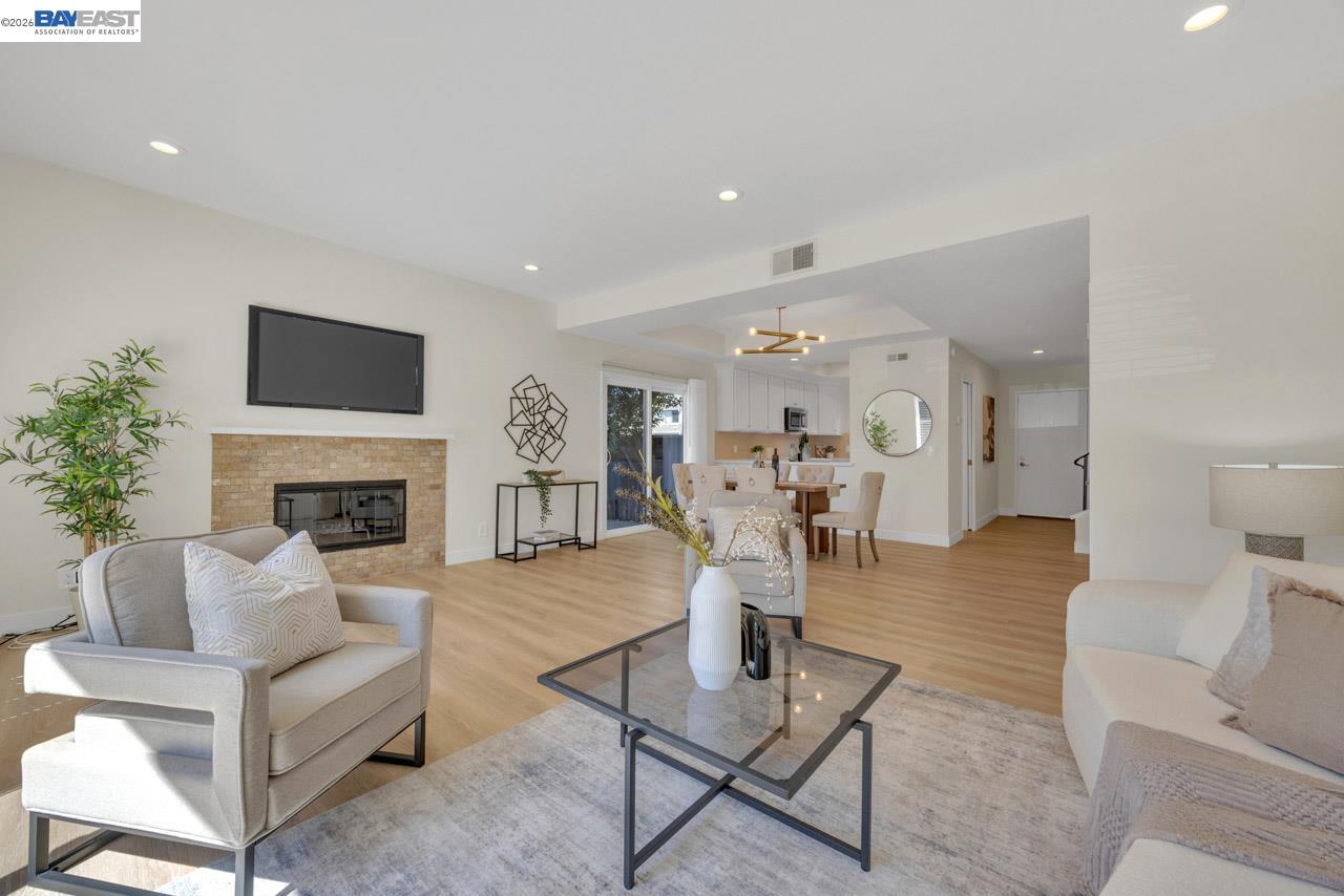 828 Columba Ln
