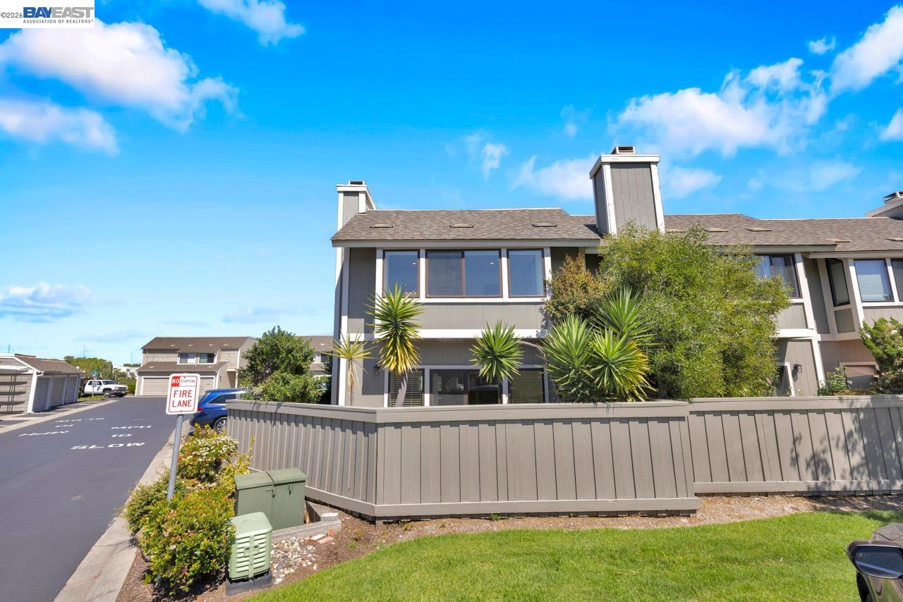 828 Columba Ln