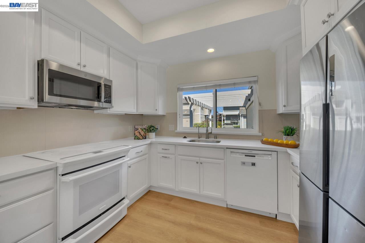 828 Columba Ln
