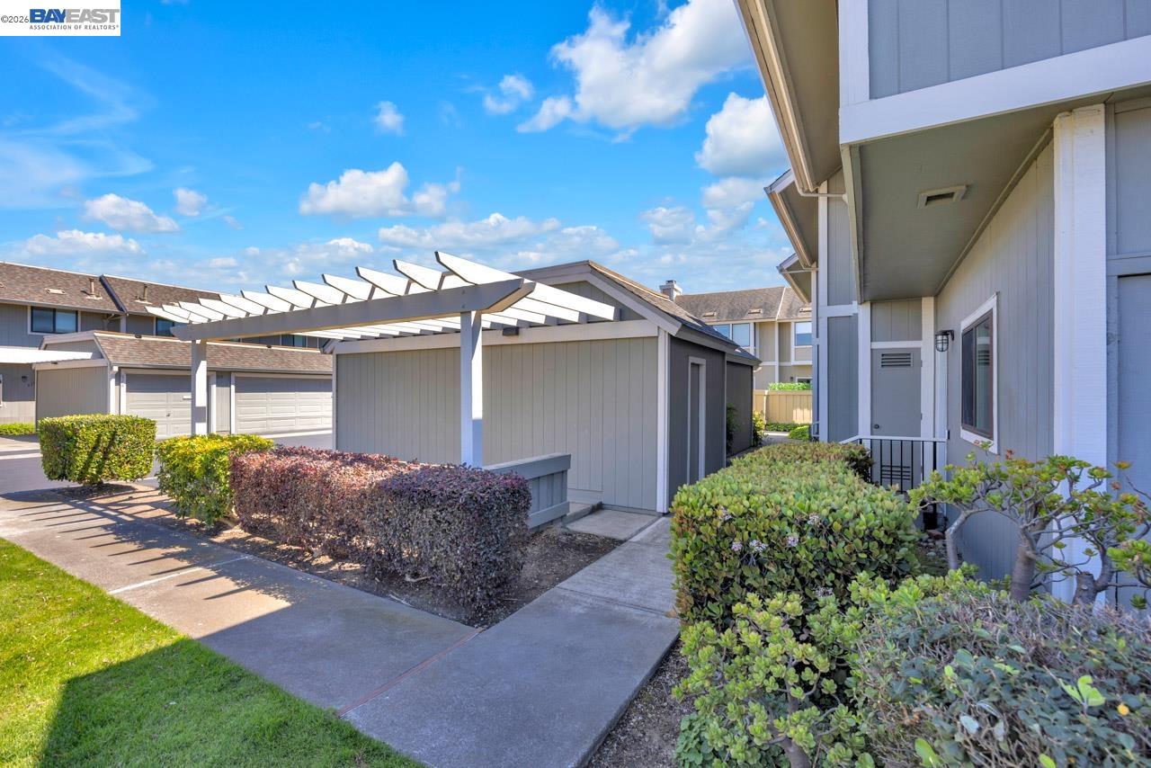 828 Columba Ln