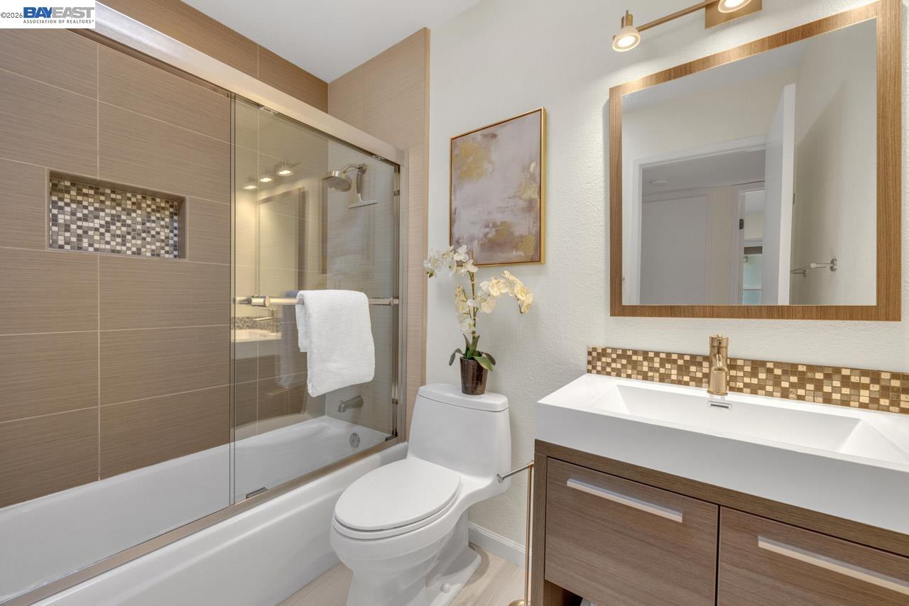 4034 Rennellwood Way