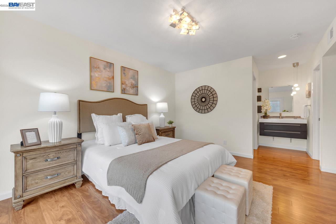 4034 Rennellwood Way