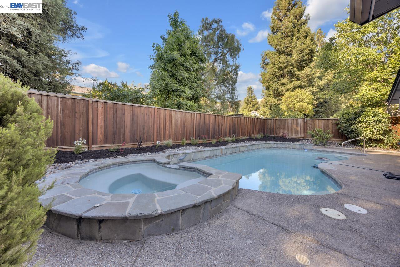 7331 Elmwood Cir