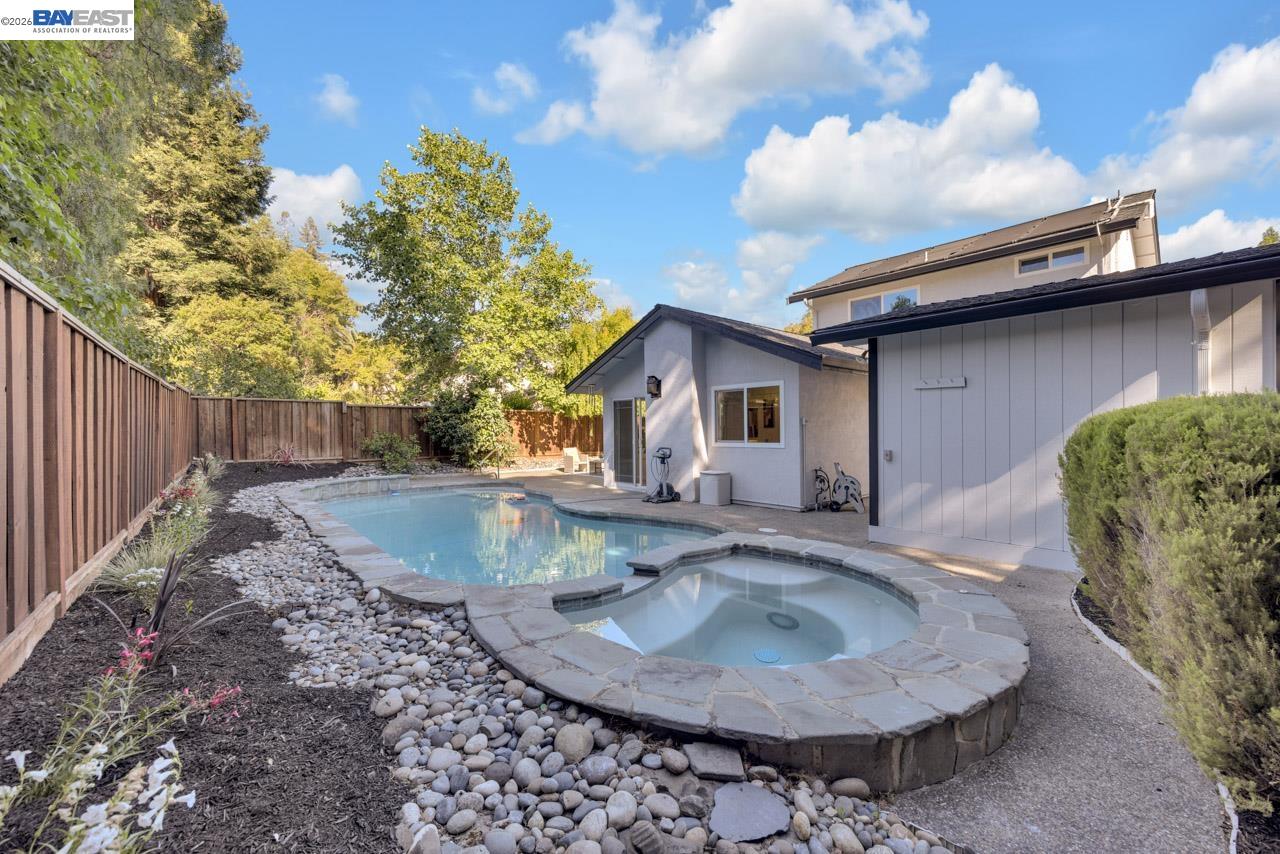 7331 Elmwood Cir