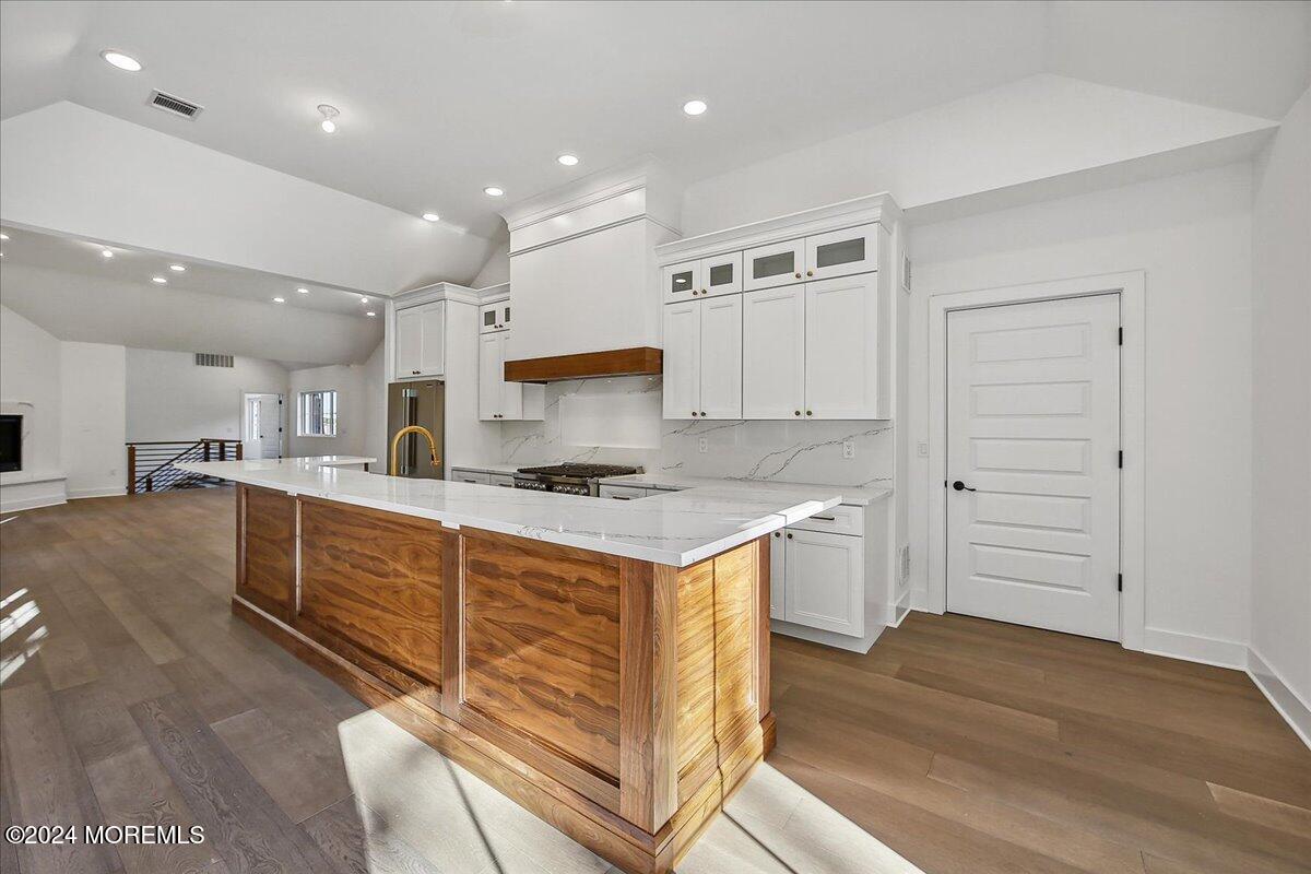2 Mohawk Drive