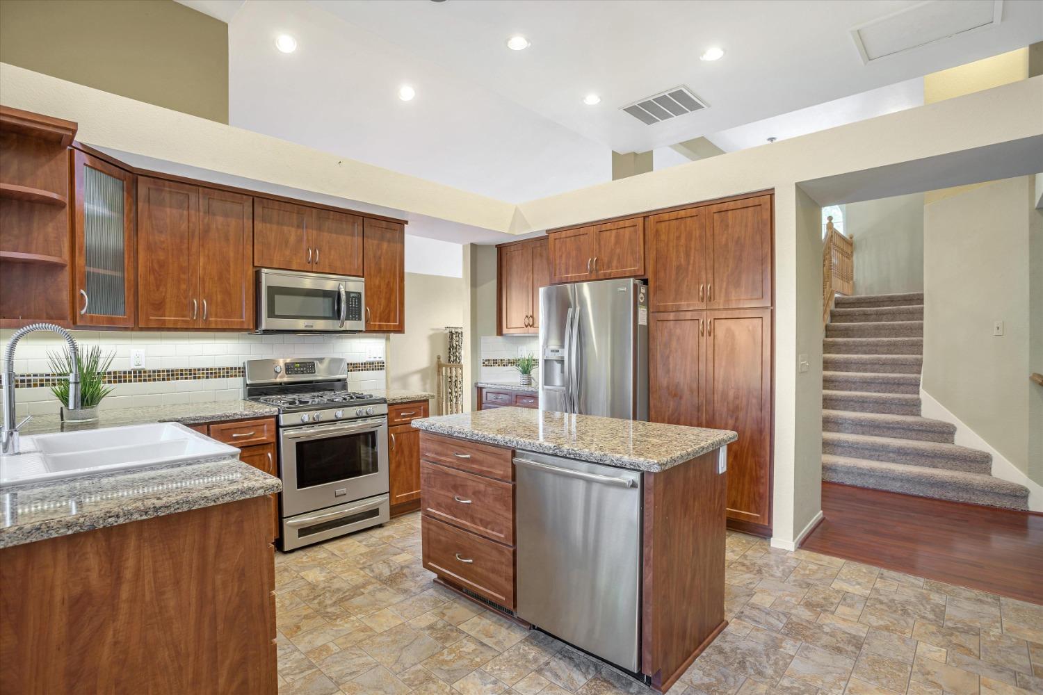 8010 Pinot Noir Way
