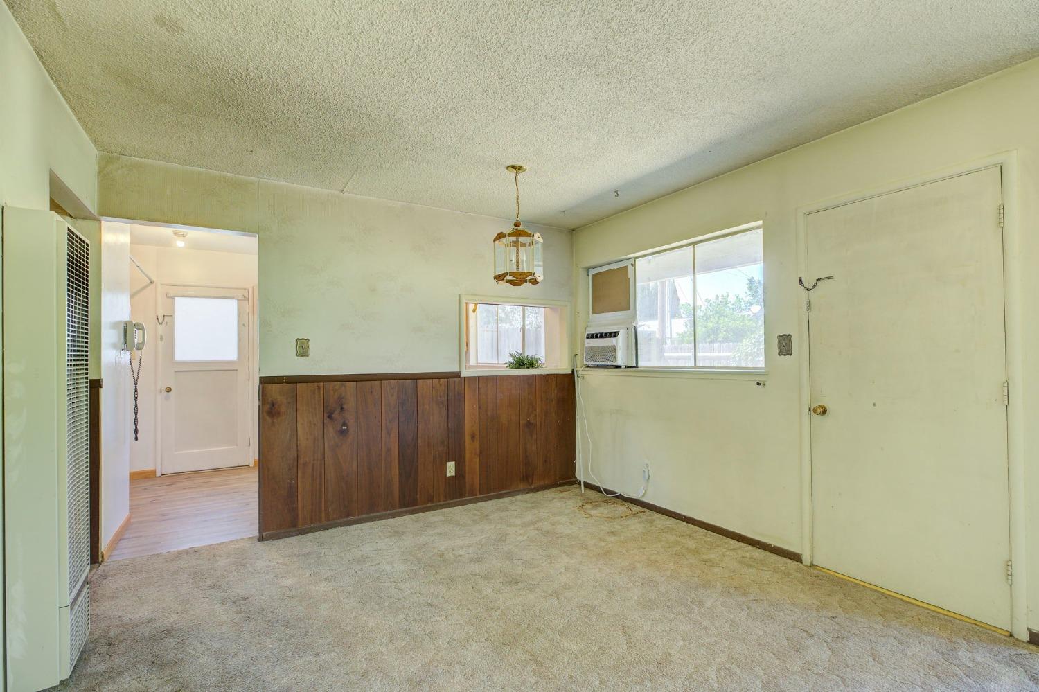 8241 Tanoak Way