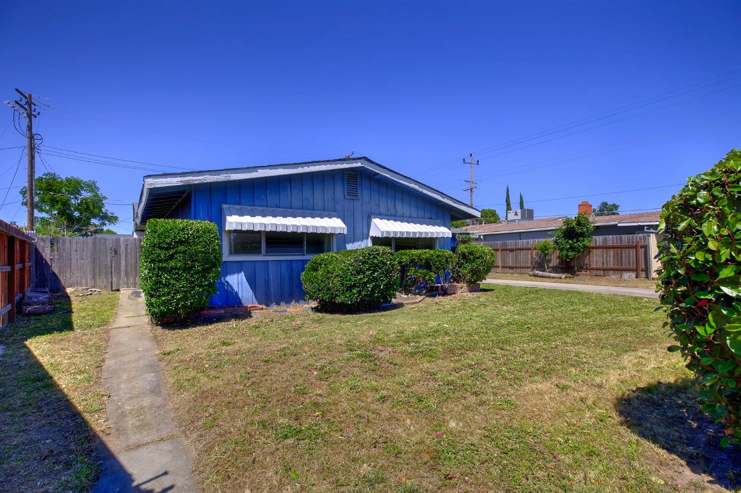 8241 Tanoak Way
