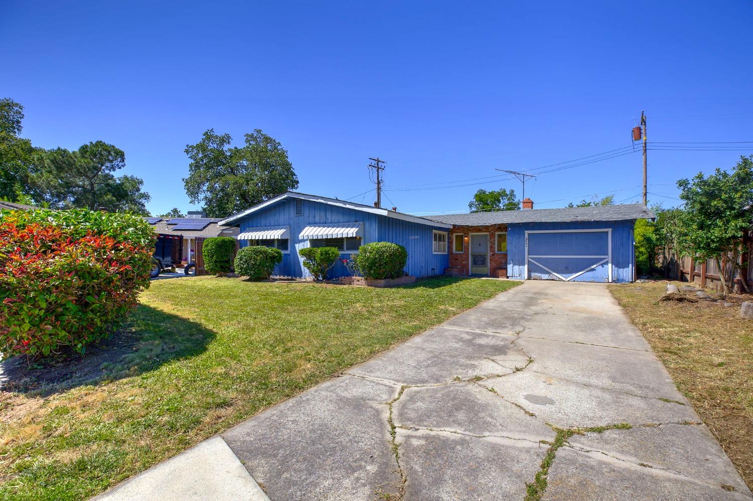 8241 Tanoak Way