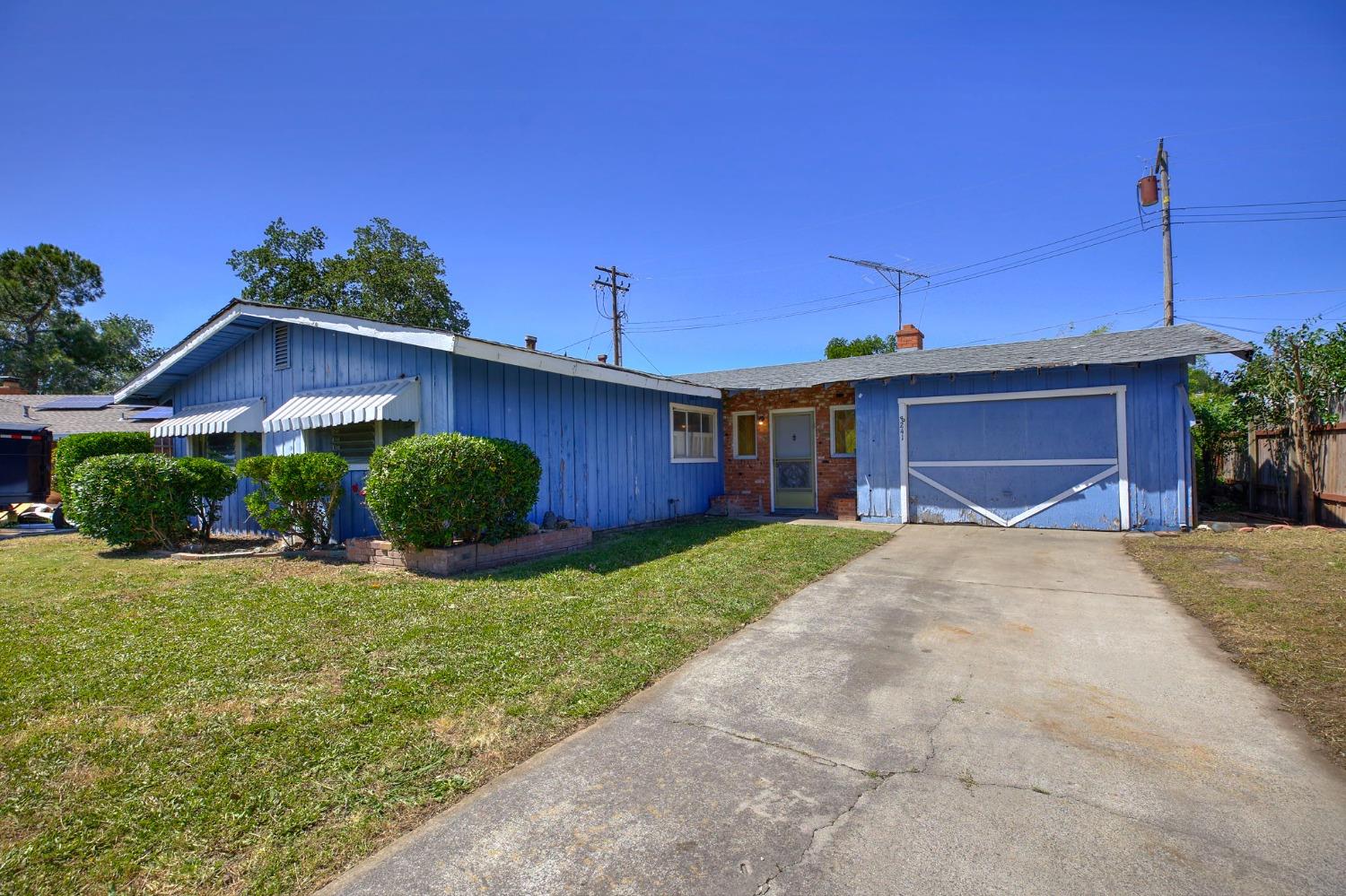 8241 Tanoak Way