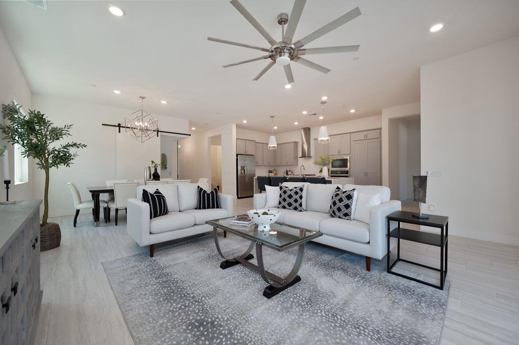 1240 Leo Lane