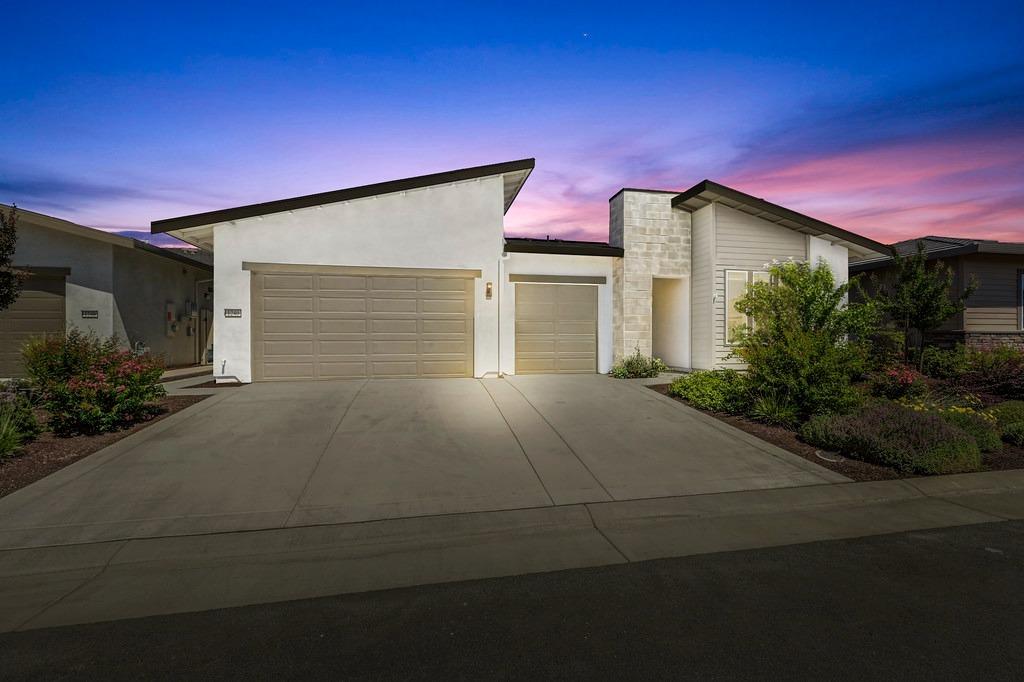1240 Leo Lane