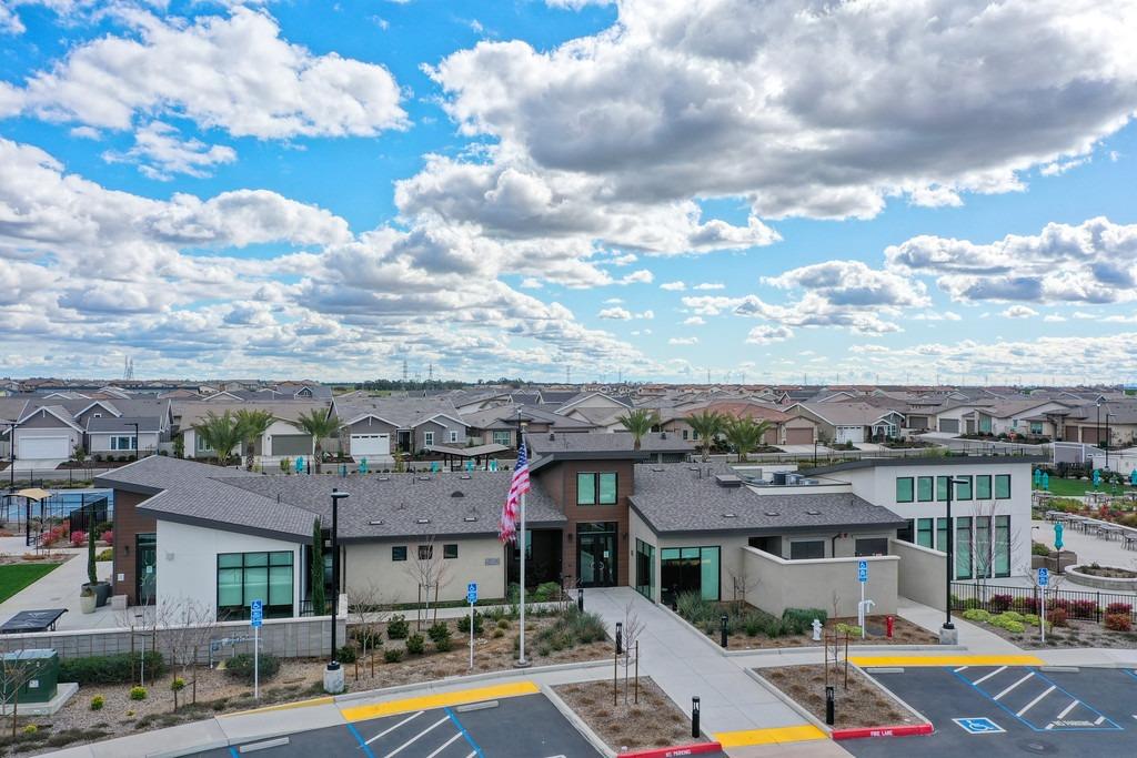 1240 Leo Lane