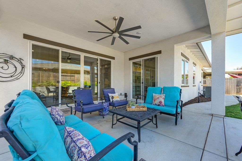 1240 Leo Lane