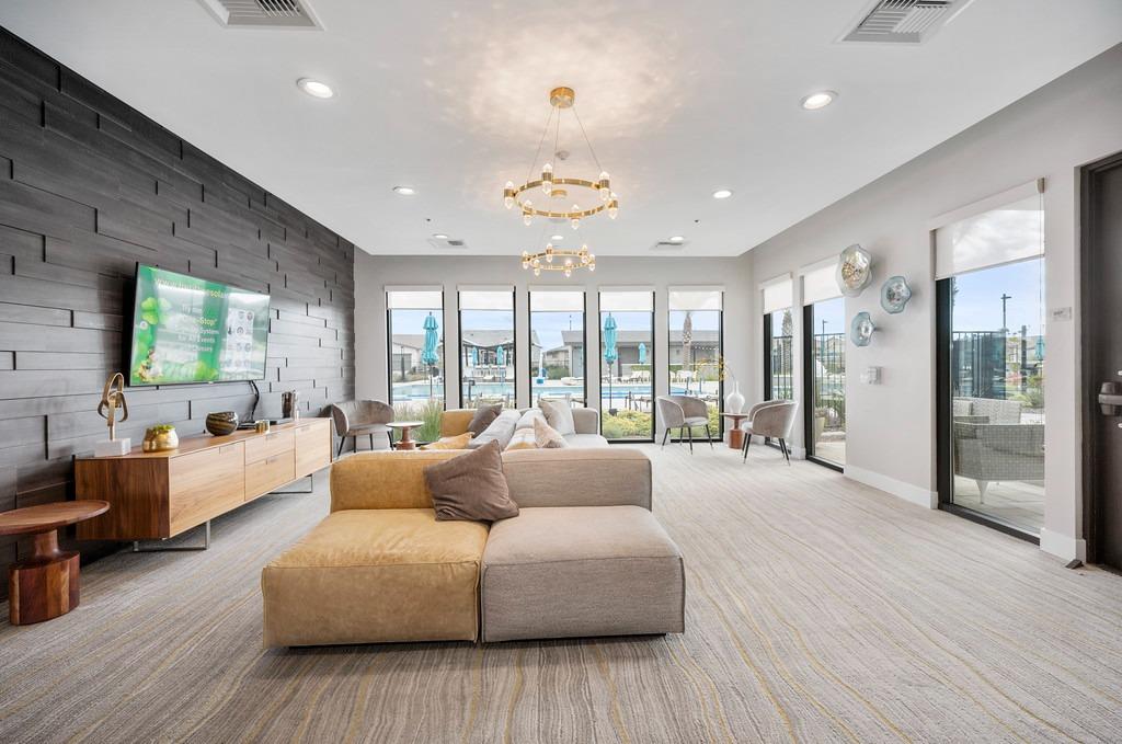 1240 Leo Lane