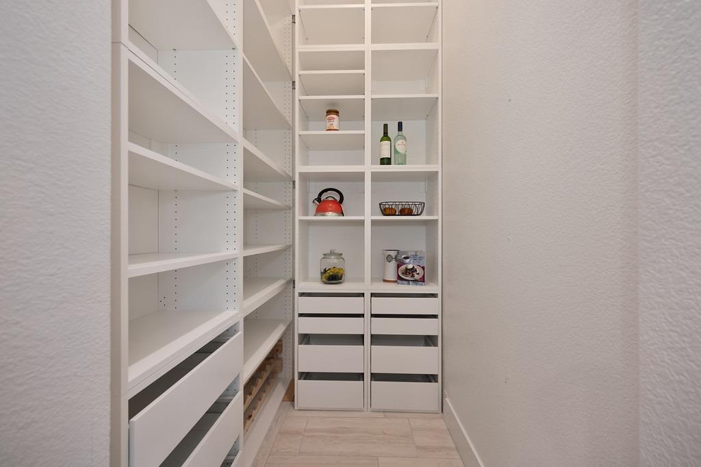 1240 Leo Lane