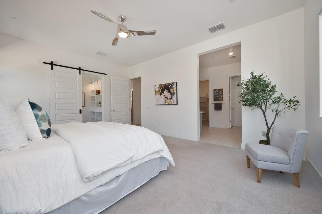 1240 Leo Lane