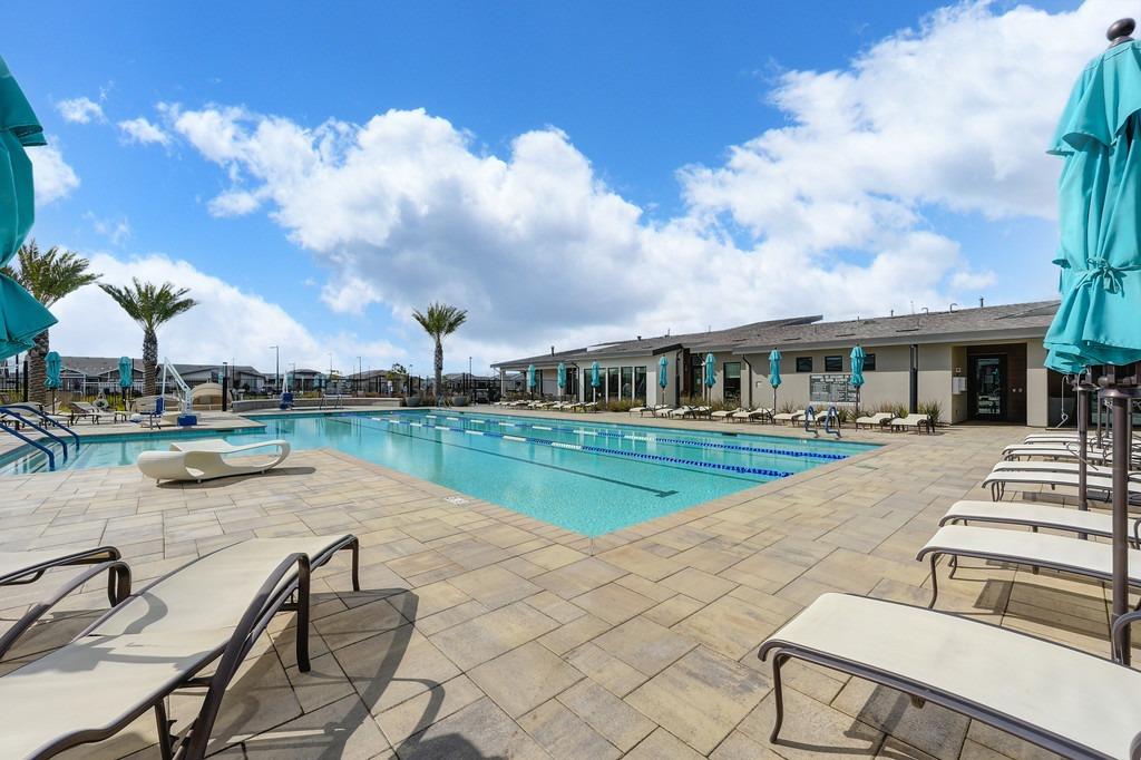 1240 Leo Lane