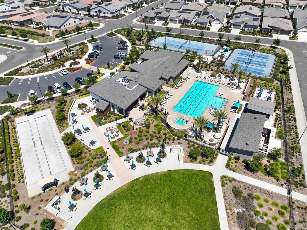 1240 Leo Lane
