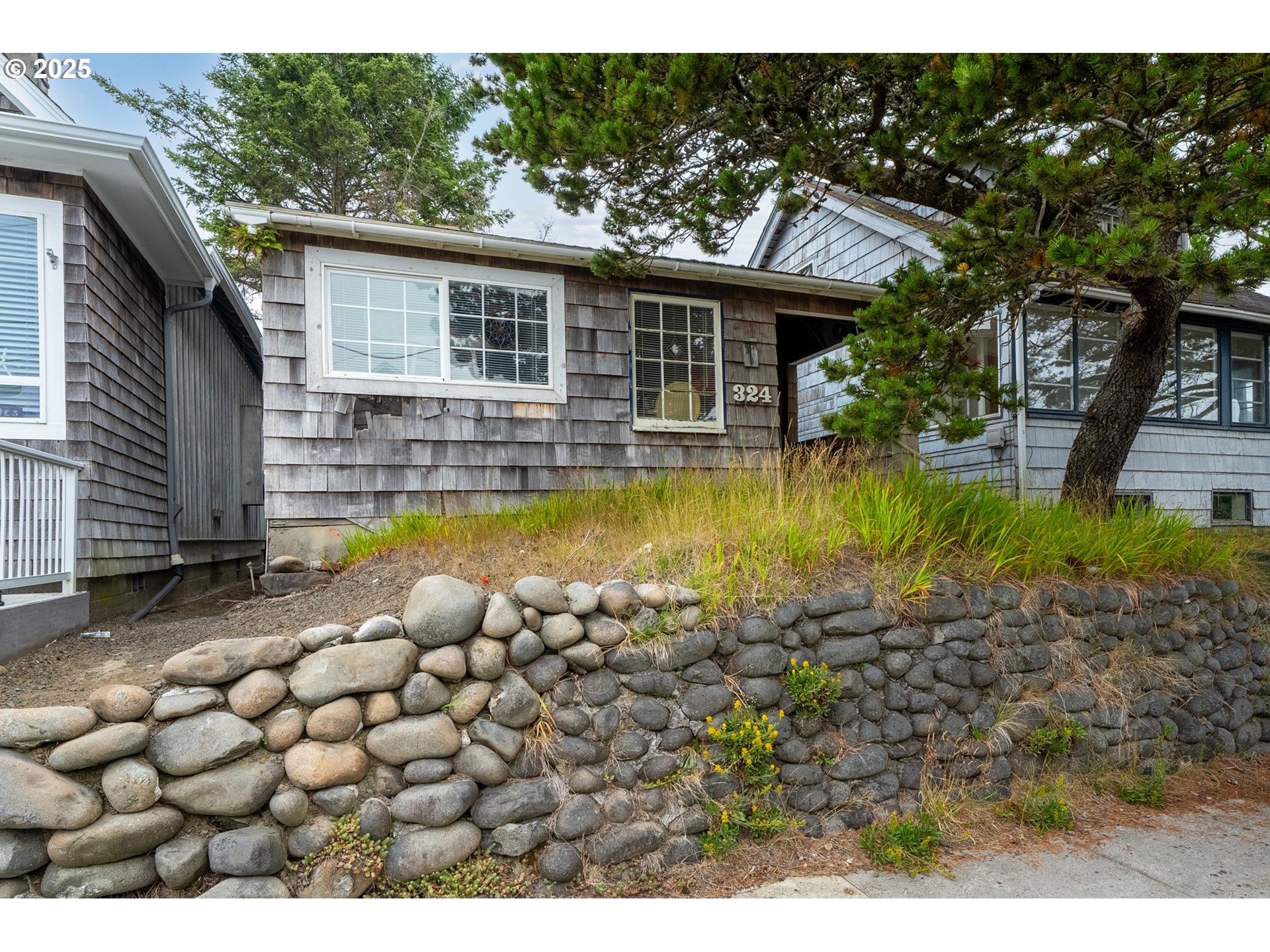 324 6TH AVE