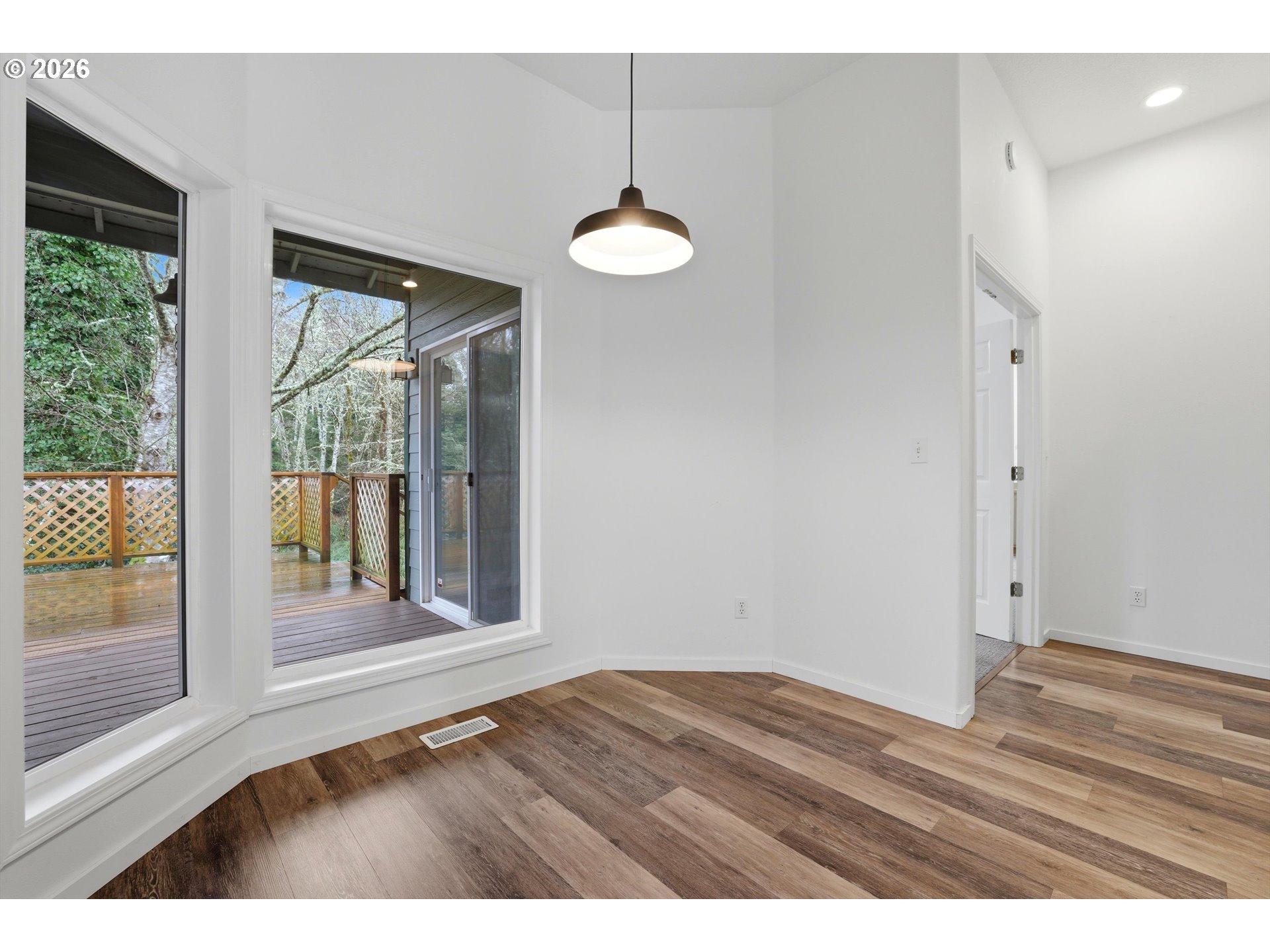 1050 PEACOCK ST
