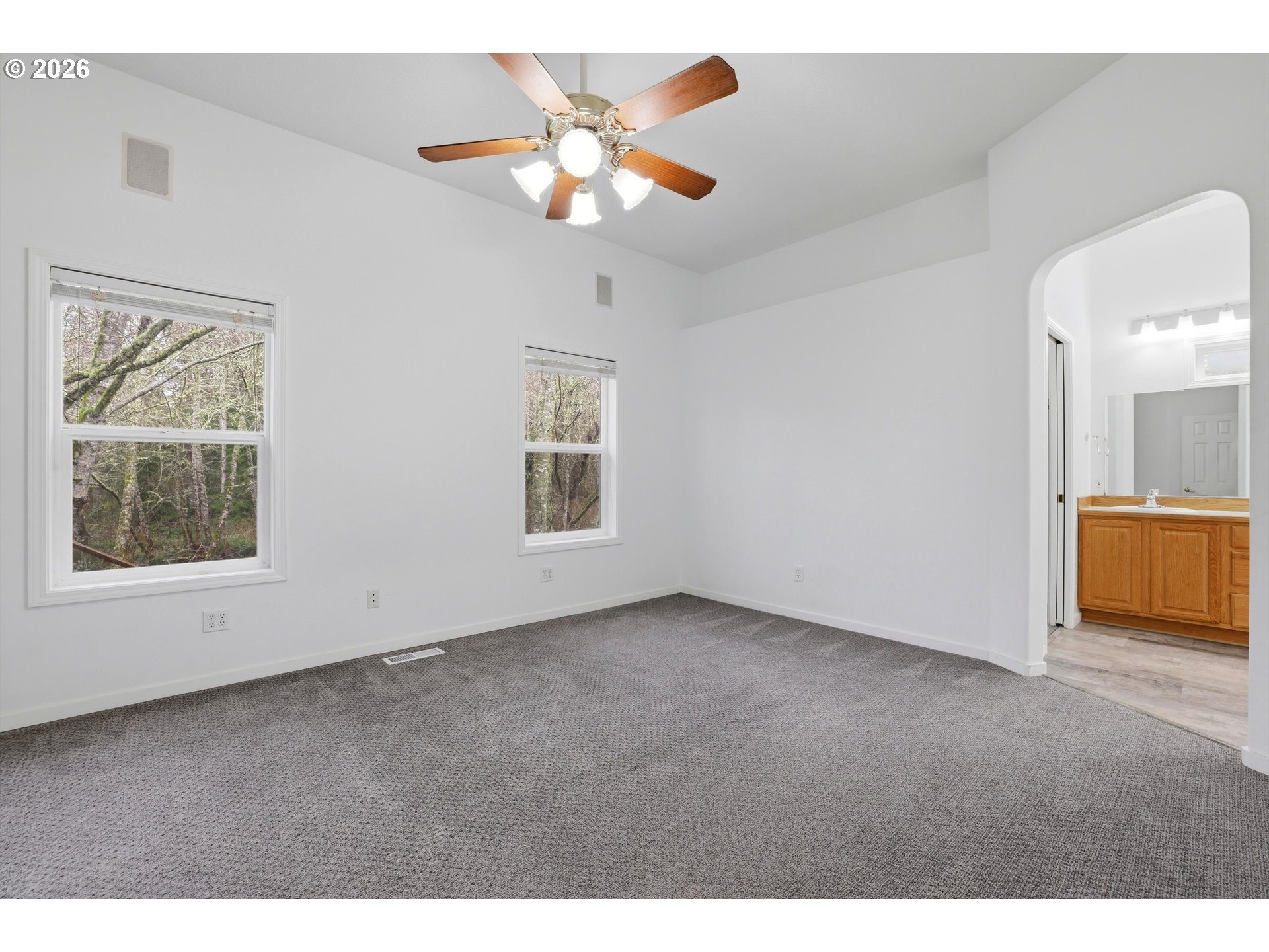1050 PEACOCK ST