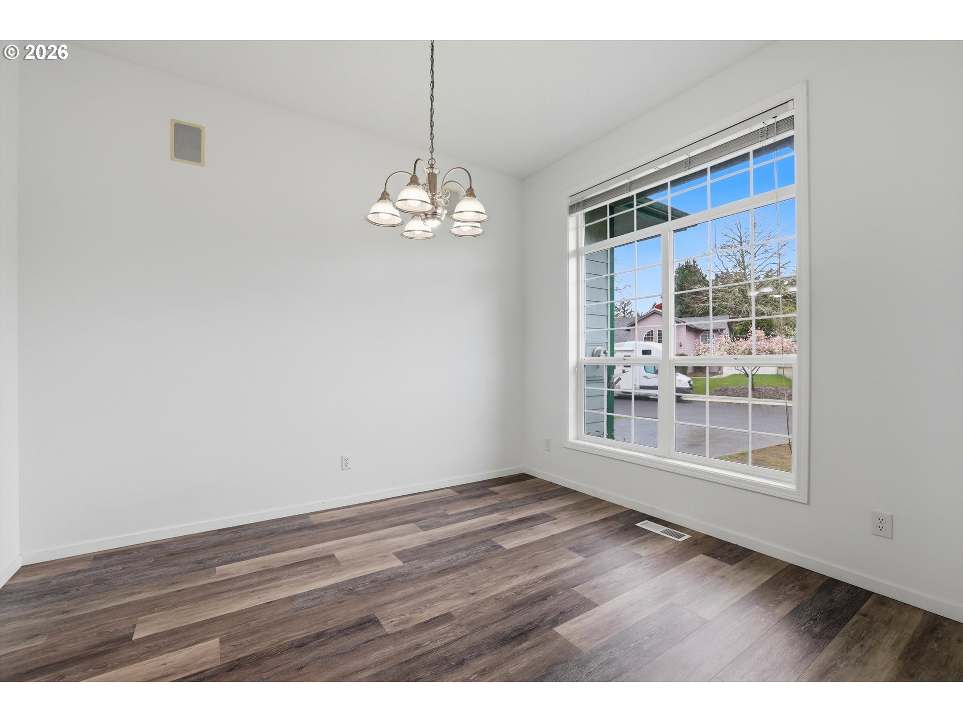 1050 PEACOCK ST