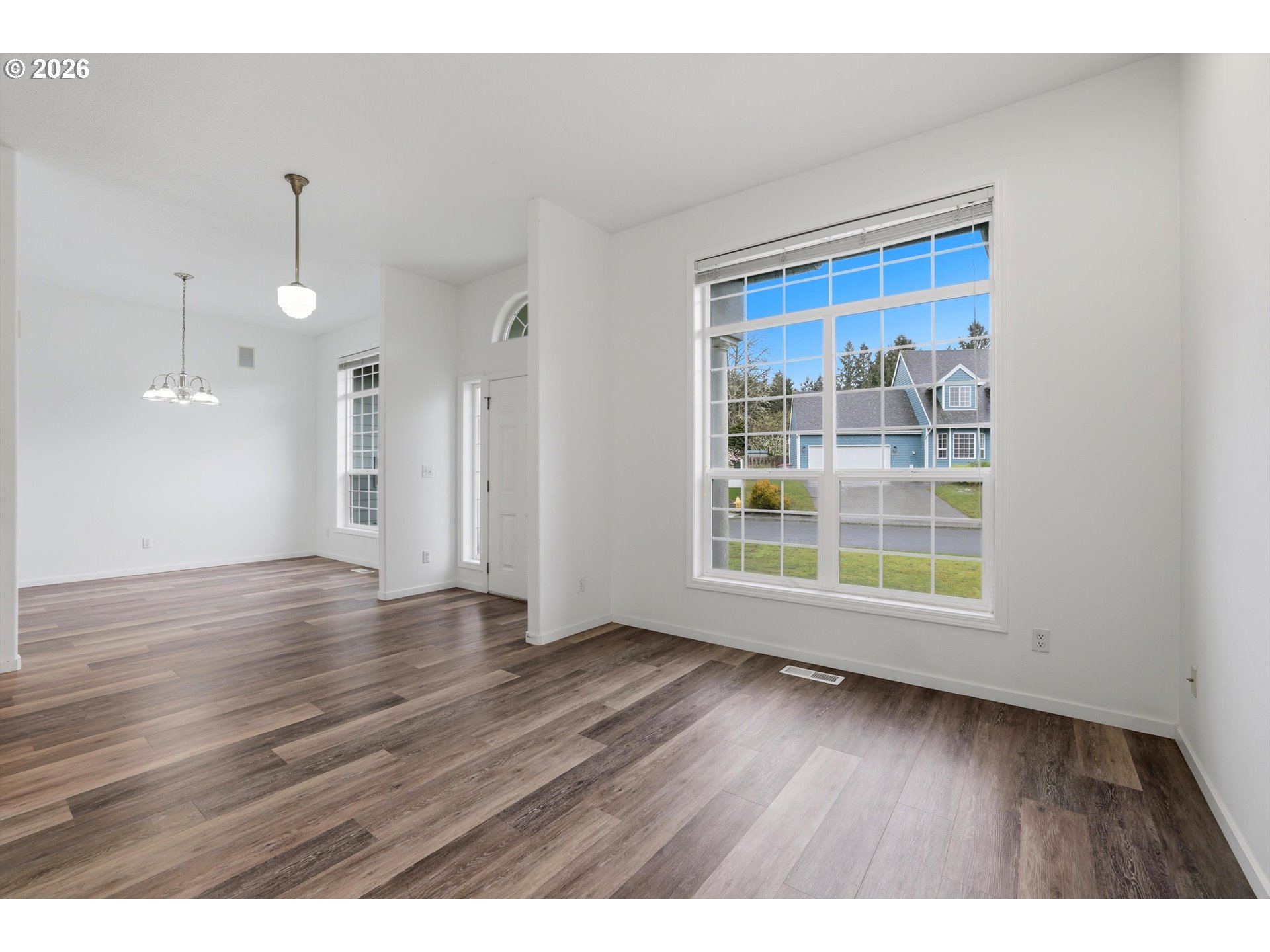 1050 PEACOCK ST
