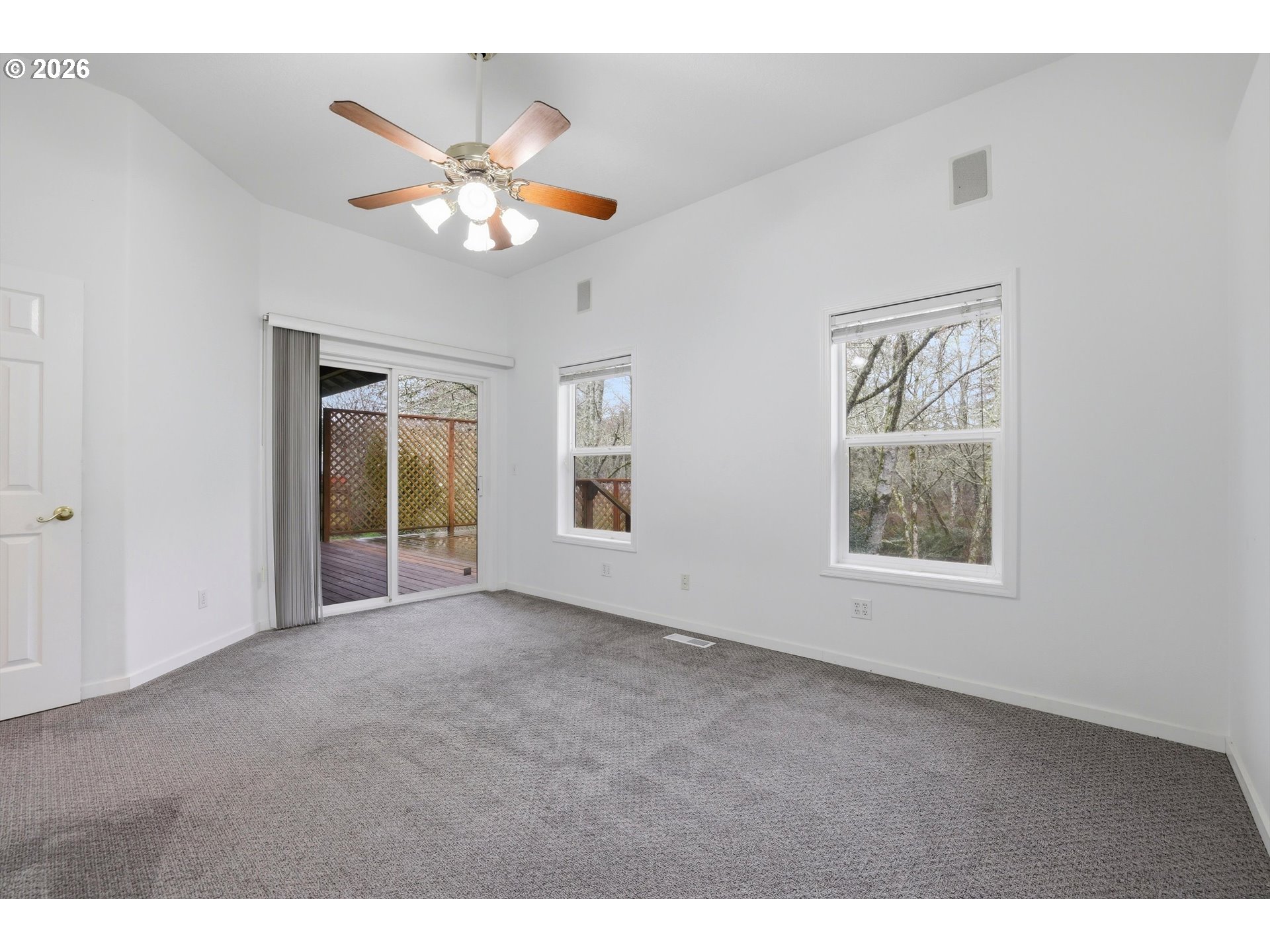 1050 PEACOCK ST