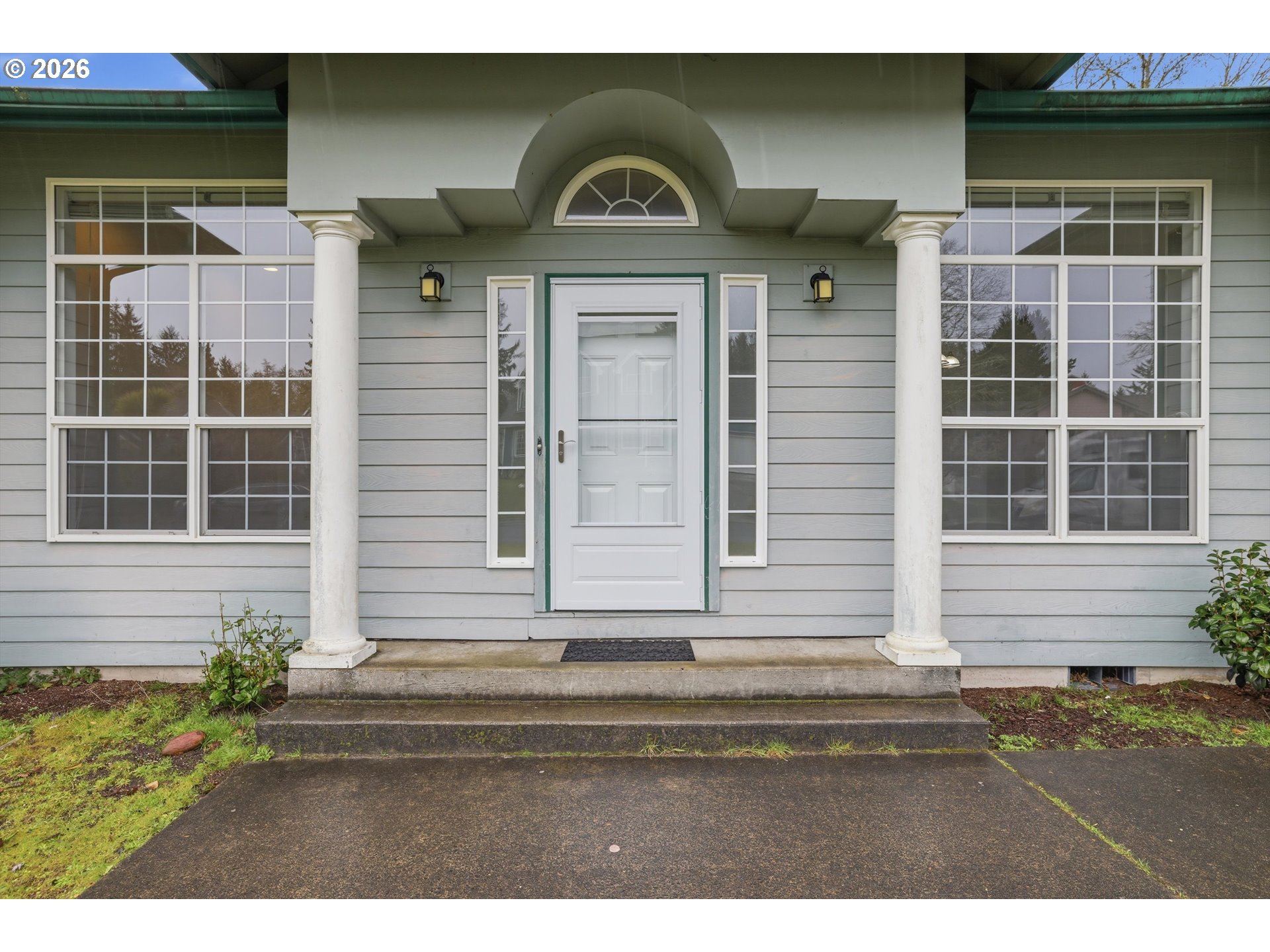 1050 PEACOCK ST