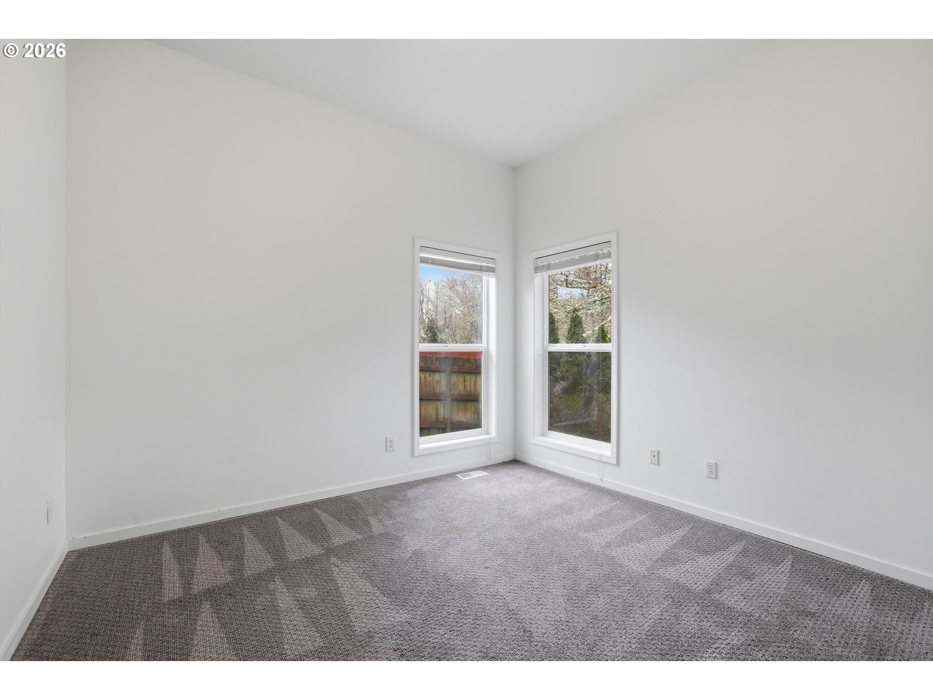 1050 PEACOCK ST